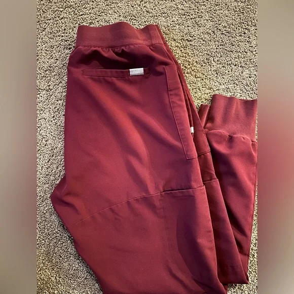 Figs Burgundy women’s joggers size LARGE with 7 pockets! - Picture 1 of 2